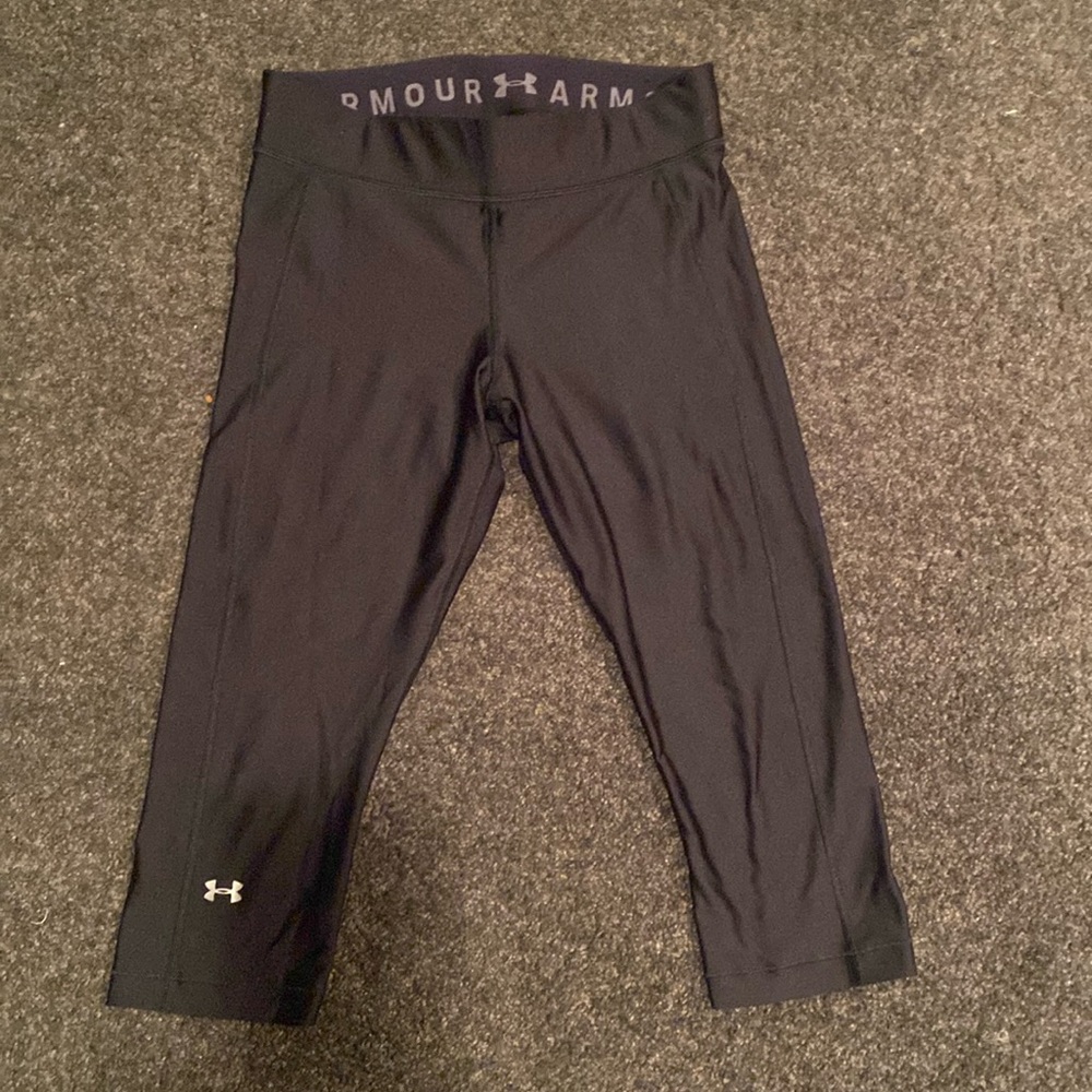 Black under armor crop workout pants only worn once